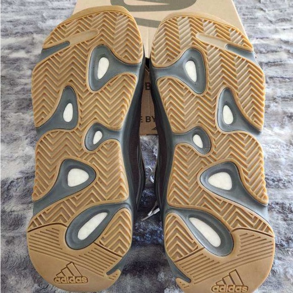 Men’s Yeezy Boost 700 V2 'Tephra' SZ 13 - Picture 3 of 11